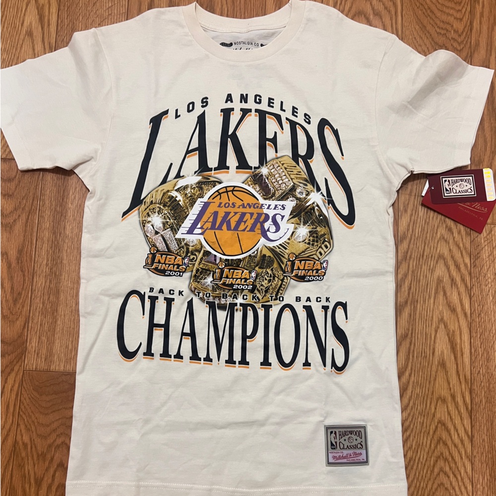 Mitchell & Ness Lakers Back-to-Back Champions Tee (2000-2001) - Size S - NWT
$28